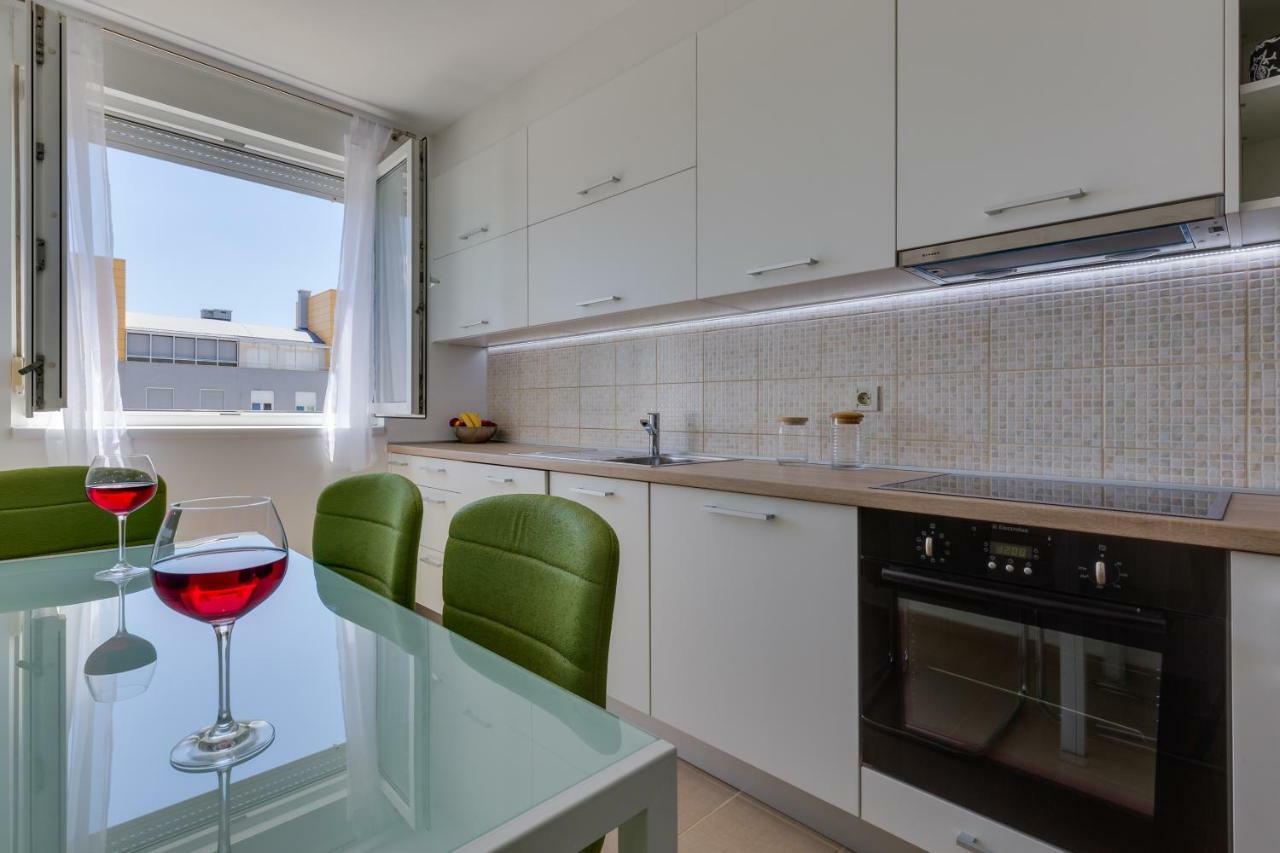 Apartment Pavic - Private Parking Zadar Exterior foto